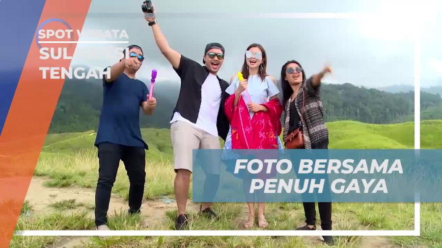 Foto Bersama Penuh Gaya di Bukit Teletubbies, Sulawesi Tengah