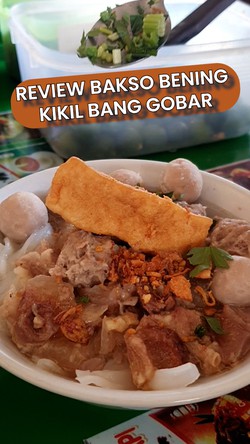 Video: Menikmati Bakso Bening Kikil Bang Gobar yang Super Kenyal
