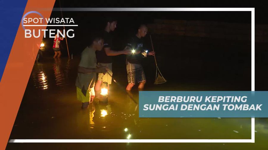 Berburu Kepiting Sungai Menggunakan Tombak di Buton Tengah