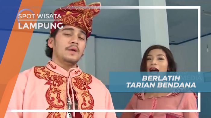 Belajar Gerakan Tarian Tradisional Bendana yang Unik di Lampung