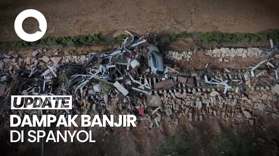 Video dari Udara Mobil-Mobil di Spanyol Menumpuk di Rel Kereta Gegara Banjir