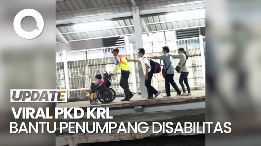 Video: Bikin Haru, PKD KRL Bantu Tuntun Tunanetra Sembari Dorong Kursi Roda