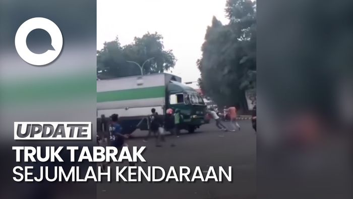 Video Truk Ugal-ugalan di Cipondoh Tangerang Tabrak Sejumlah Kendaraan