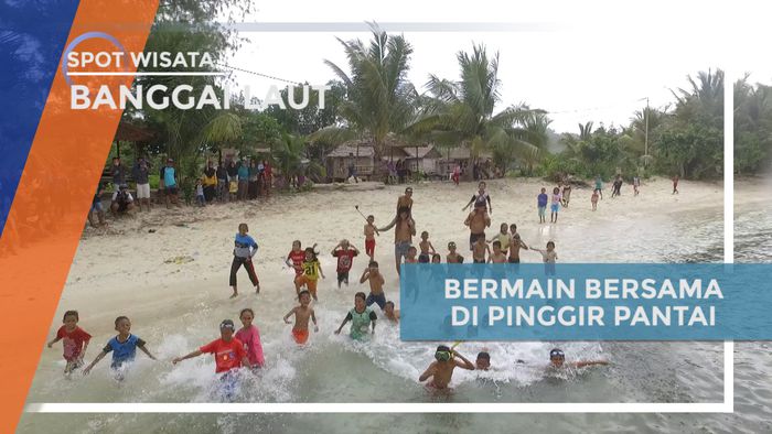Serunya Bermain di Pinggir Pantai Banggai Laut, Sulawesi Tengah