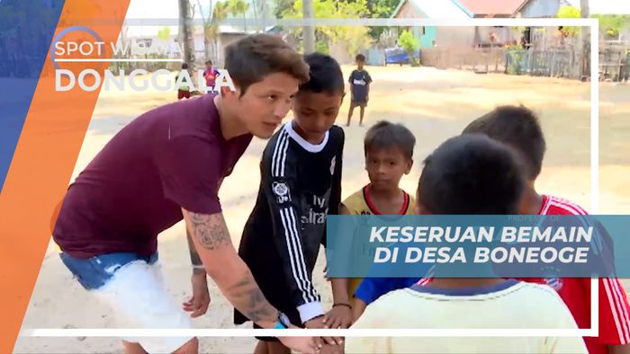 Keseruan Bermain Bola Bersama Anak-Anak di Desa Boneoge, Donggala