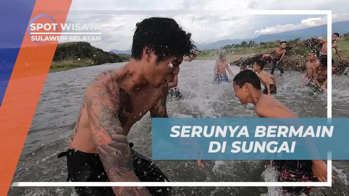Serunya Bermain Air di Sungai Bawah Jembatan di Sulawesi Selatan
