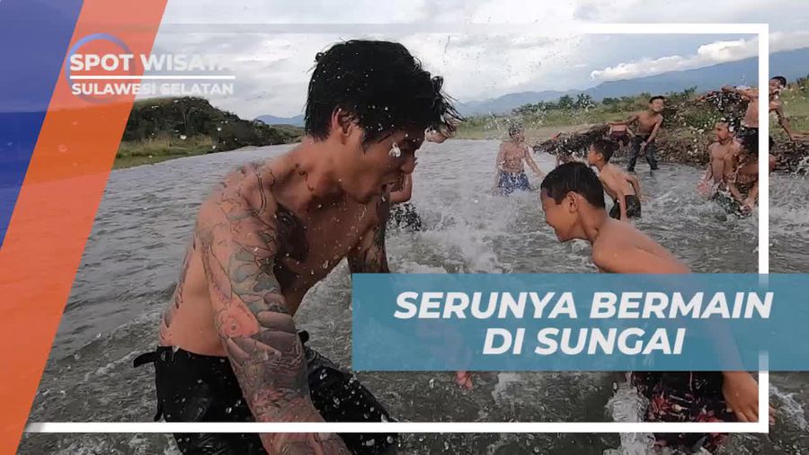 Serunya Bermain Air di Sungai Bawah Jembatan di Sulawesi Selatan
