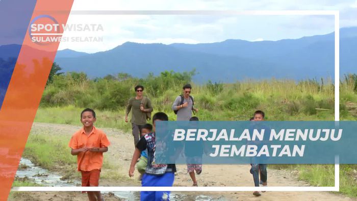 Berjalan Menuju Jembatan Desa yang Unik di Sulawesi Selatan