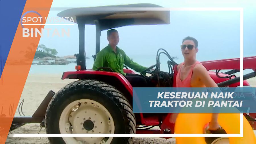 Naik Traktor di Pantai Bintan di Tengah Hujan