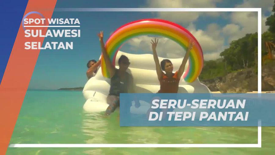 Bermain Seru di Tepi Pantai dengan Floties di Bulukumba Sulawesi Selatan