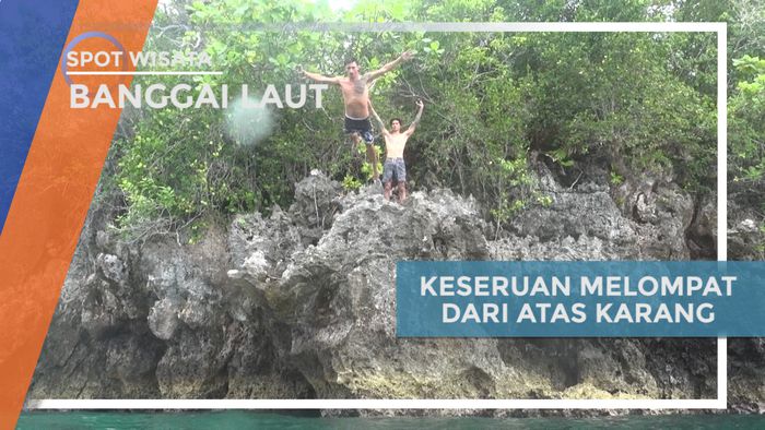 Tantangan Seru Melompat dari Atas Karang di Banggai Laut