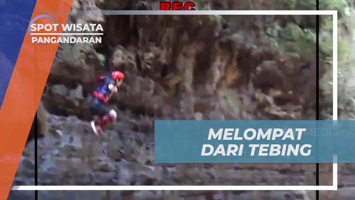 Melompat dari Tebing dalam Body Rafting, Pangandaran