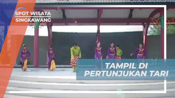 Tampil di Pertunjukan Tari Adat di Singkawang