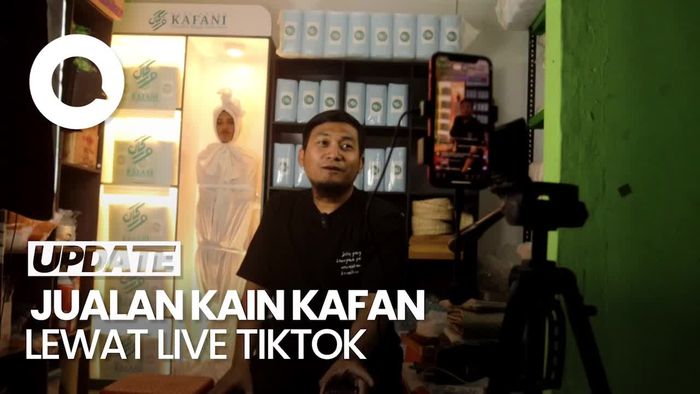 Video: Viral Warga Bandung Jual Kain Kafan Lewat Live TikTok, Begini Ceritanya