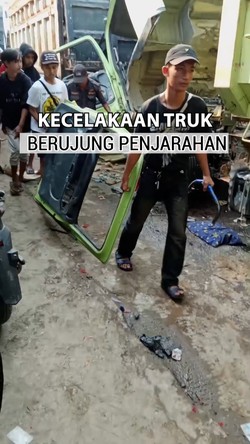 Video: Polisi Ultimatum Warga yang Jarah Truk Lindas Bocah di Tangerang