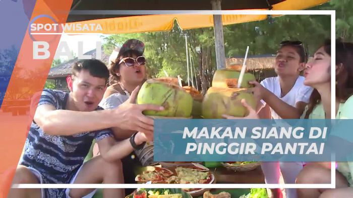 Makan Siang Nikmat di Pinggir Pantai Bali