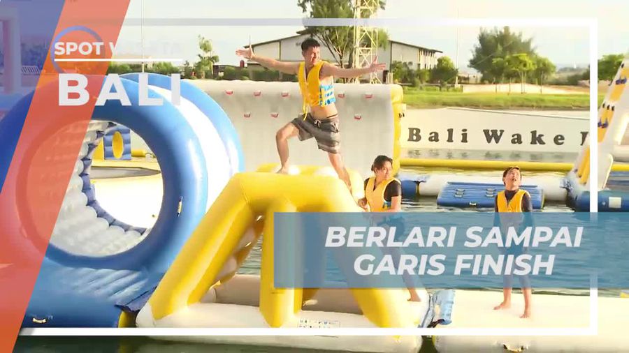 Berlari Hingga Garis Finish di Wahana Apung Aqualand, Bali