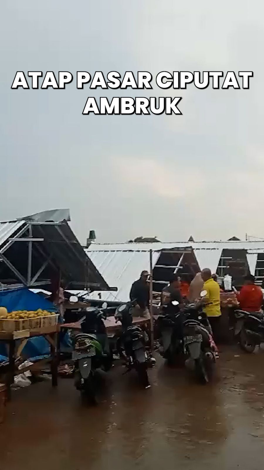 Video Penampakan Atap Pasar Ciputat Ambruk Diterjang Hujan Angin