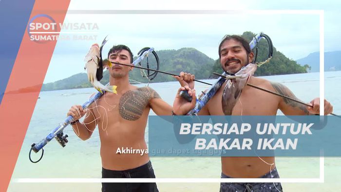 Keseruan Memasak Ikan dengan Cara Dibakar di Pantai, Sumatera Barat