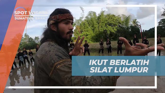 Berlatih Silat Lumpur Bersama Anak-Anak di Sumatera Barat
