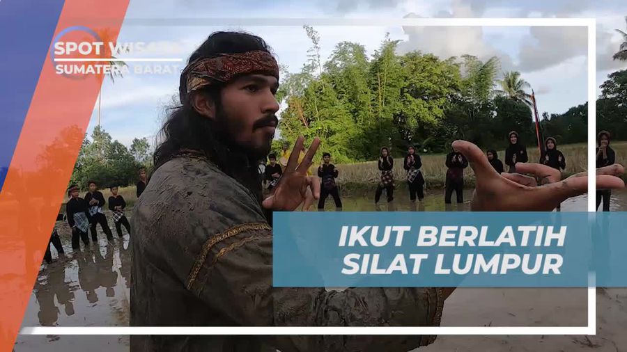 Berlatih Silat Lumpur Bersama Anak-Anak di Sumatera Barat