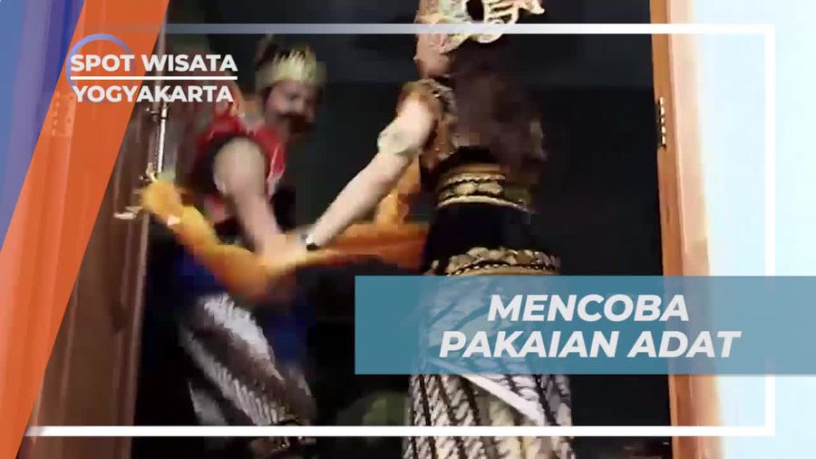 Menggunakan dan Menghibur dengan Pakaian Adat di Yogyakarta