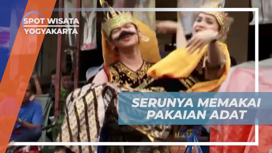 Serunya Mengamen dengan Pakaian Adat di Malioboro Yogyakarta