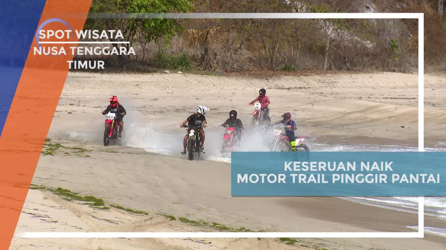 Berkendara Menggunakan Motor Trail Menyusuri Pantai di Alok Timur, Nusa Tenggara Timur