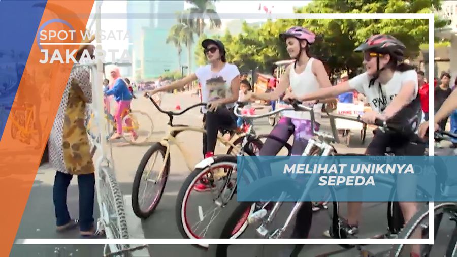 Melihat Uniknya Sepeda Setinggi Dua Meter di Jakarta