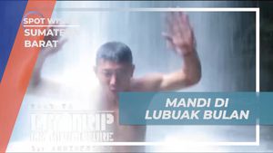 Segarnya Mandi di Air Terjun Lubuak Bulan, Sumatera Barat