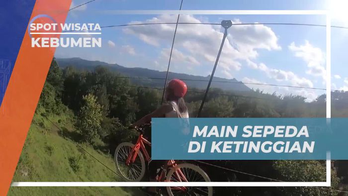 Main Sepeda di Ketinggian Brujul Adventure Park, Kebumen