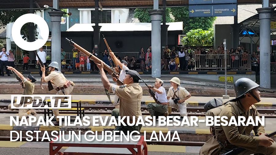 Video: Menonton Teatrikal Kereta Api Terakhir Surabaya di Stasiun Gubeng