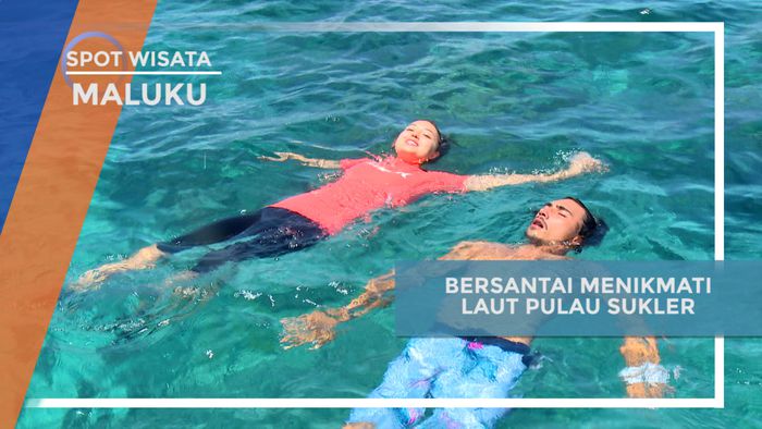 Bersantai dan Menikmati Keindahan Laut Pulau Sukler, Maluku
