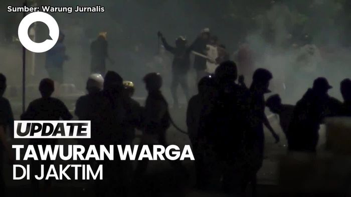 Video Tawuran Pecah Lagi di Jaktim, Warga Saling Serang Pakai Sajam-Molotov