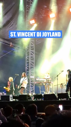 Video: Antusiasme Penggemar Nonton St. Vincent di Joyland Jakarta 2024