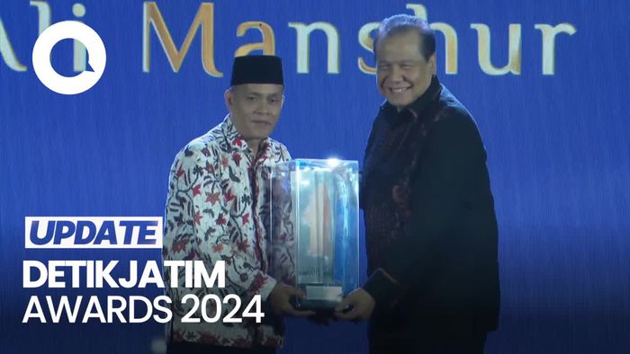 Video: Pencipta Selawat Badar Raih Anugerah Adiluhung detikJatim Awards 