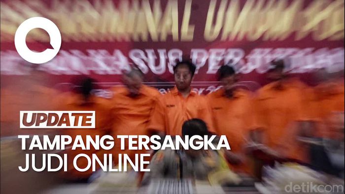 Video: Tampang Puluhan Tersangka Kasus Judi Online Komdigi Berbaju Tahanan