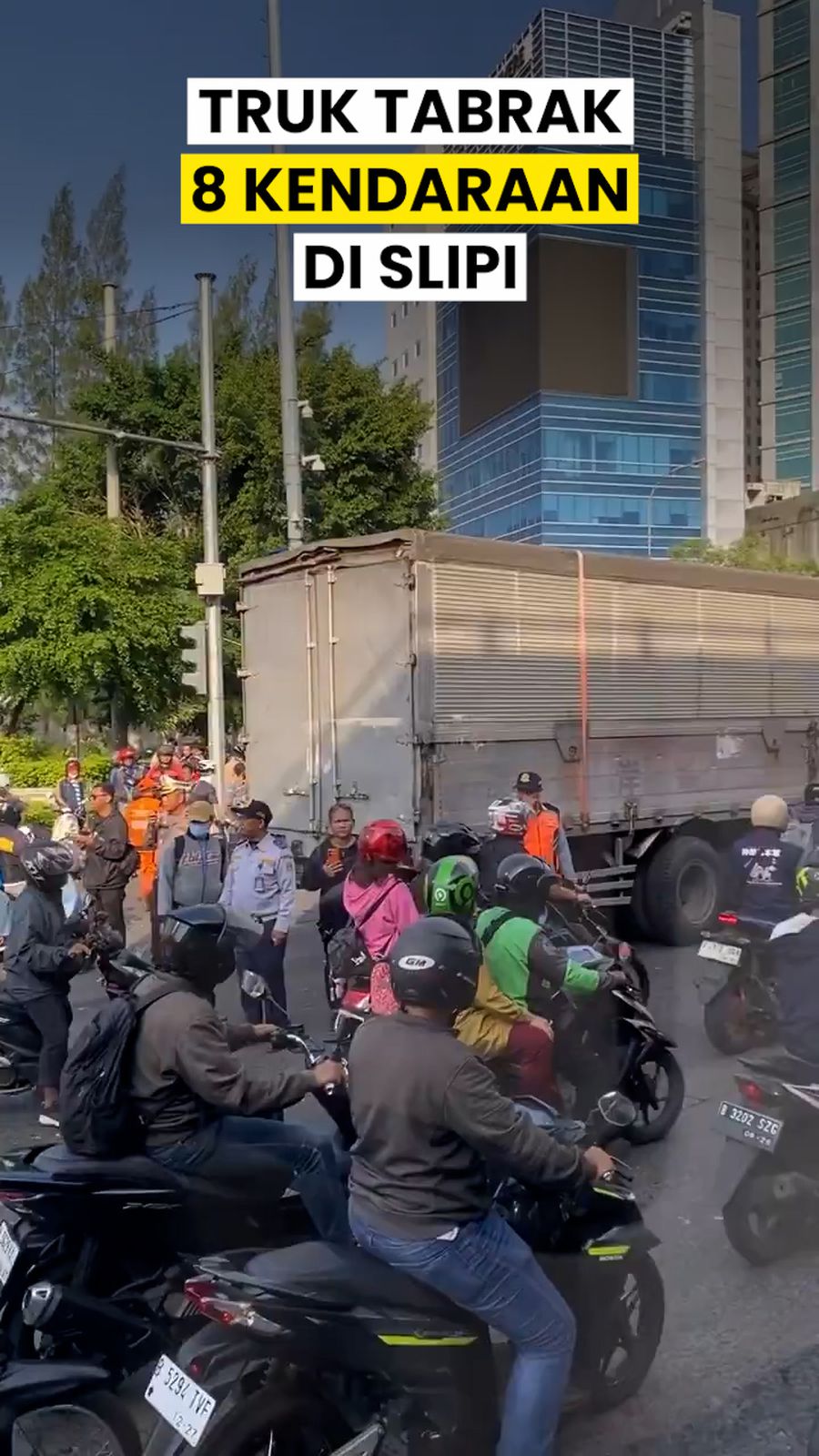 Video: Truk Tabrak 8 Kendaraan di Slipi Jakbar, 1 Orang Tewas