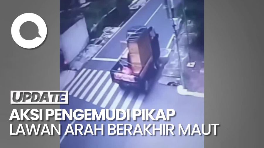 Video: Mobil Pikap Lawan Arah Tabrak Motor di Jaksel, Bayi 6 Bulan Tewas