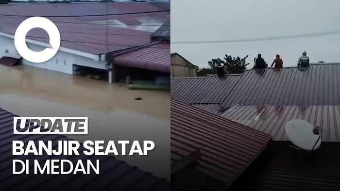 Video: Momen Warga Terjebak di Atap saat Banjir Kepung Medan