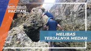 Tantangan Melewati Medan Terjal ke Goa di Pacitan