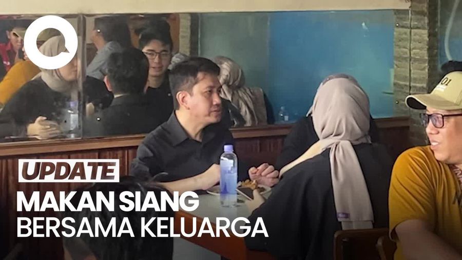 Video Kun Wardana Makan Siang Bersama Keluarga di Warung Nasi Padang