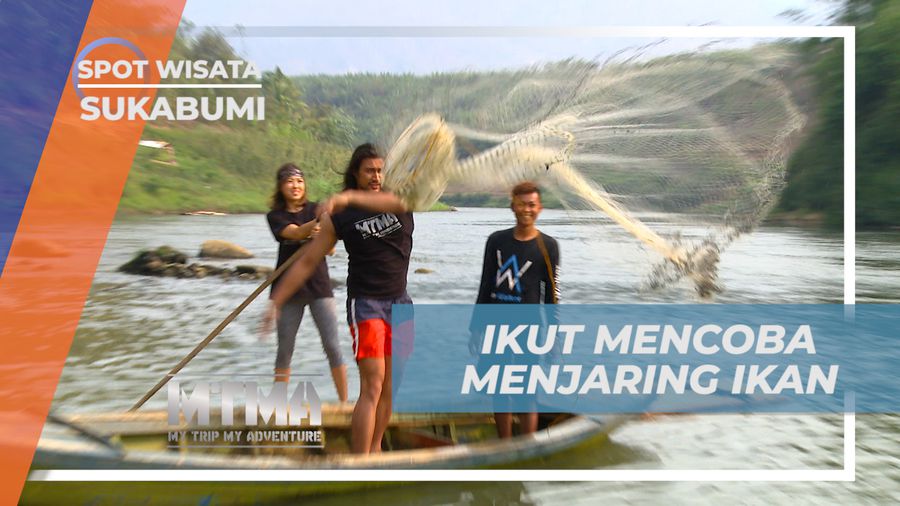 Menjaring Ikan di Sungai Citarum, Sukabumi