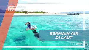 Serunya Bermain Air di Pantai Pulau Tabuhan, Banyuwangi