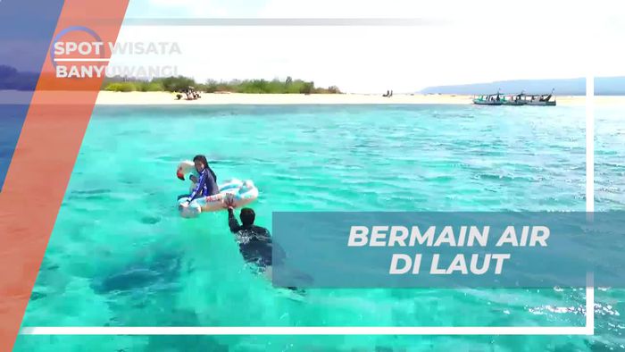 Serunya Bermain Air di Pantai Pulau Tabuhan, Banyuwangi