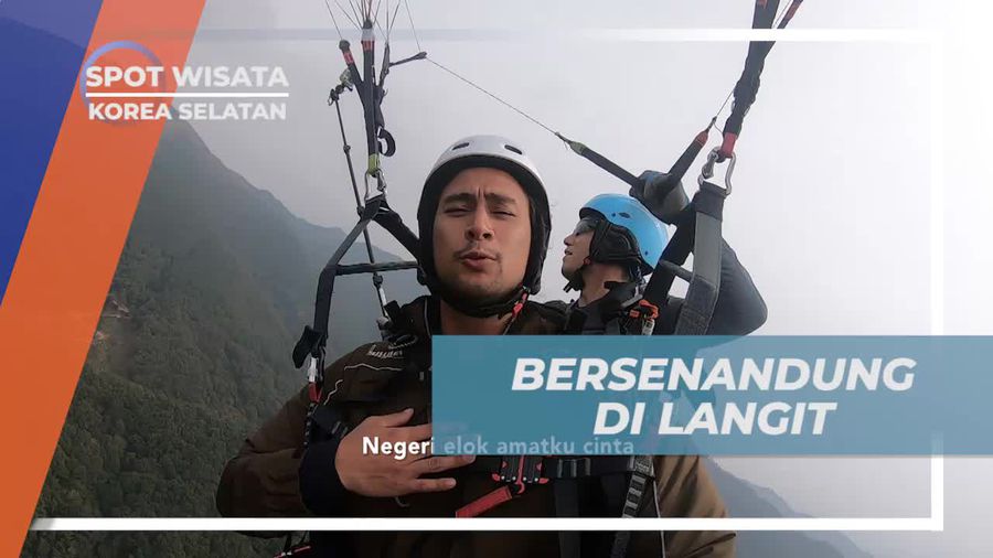 Bersantai dan Bersenandung di Langit Korea Selatan Saat Paralayang