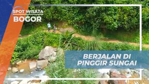  Berjalan Menyusuri Sungai Dalam Perjalanan Menuju Curug Leuwi Hejo, Bogor