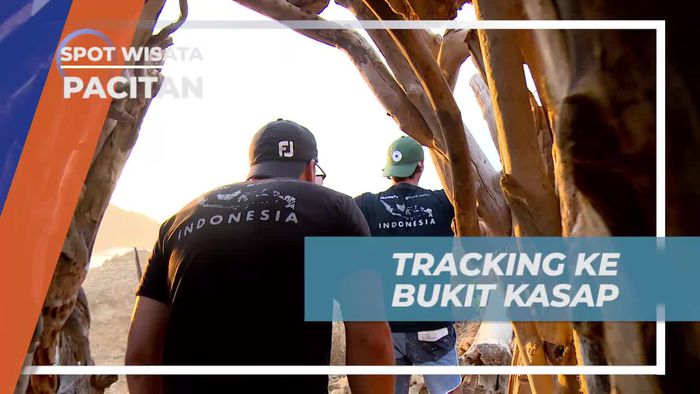 Melakukan Tracking Seru Menuju Bukit Kasap di Pacitan
