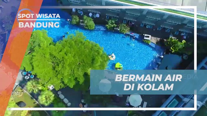 Bermain Air di Kolam Hotel, Bandung