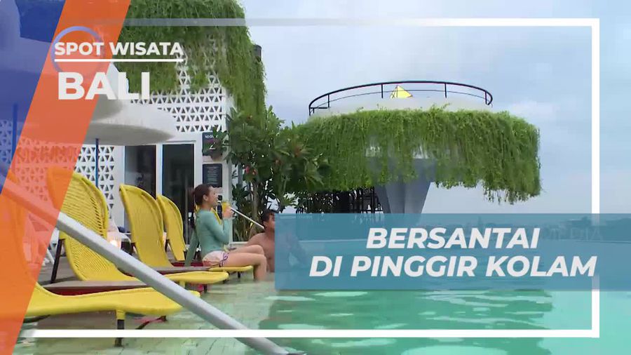 Bersantai di Pinggir Kolam Menggunakan Floaties, Bali
